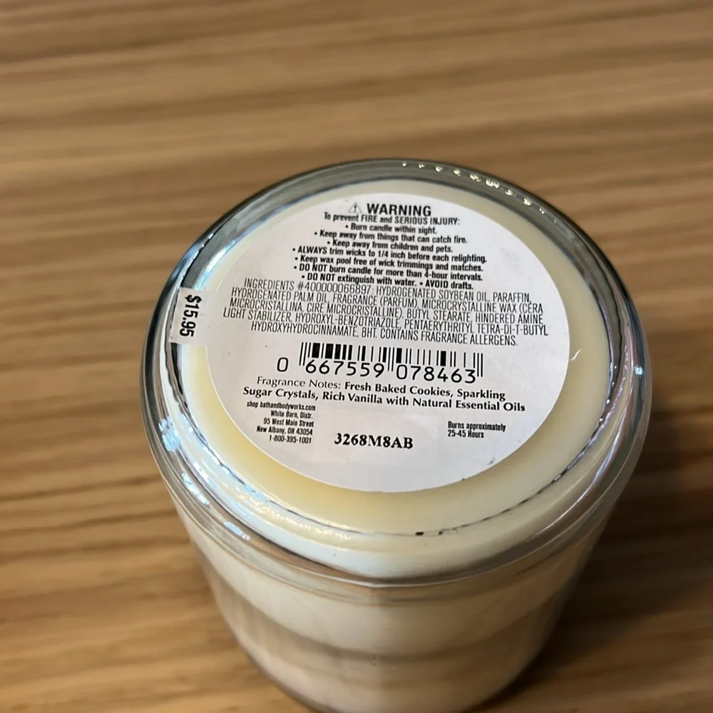 Bath & Body Works Single Wick Candle. Merry Cookie.